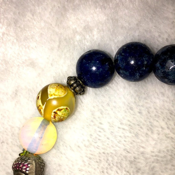 Handmade Sodalite Healing Stretch Bradelet - Picture 5 of 5